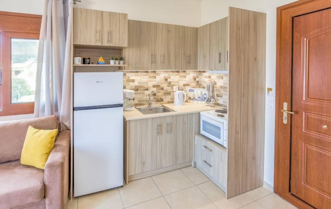 ארכאנגלוס Aloustina Apartments מראה חיצוני תמונה